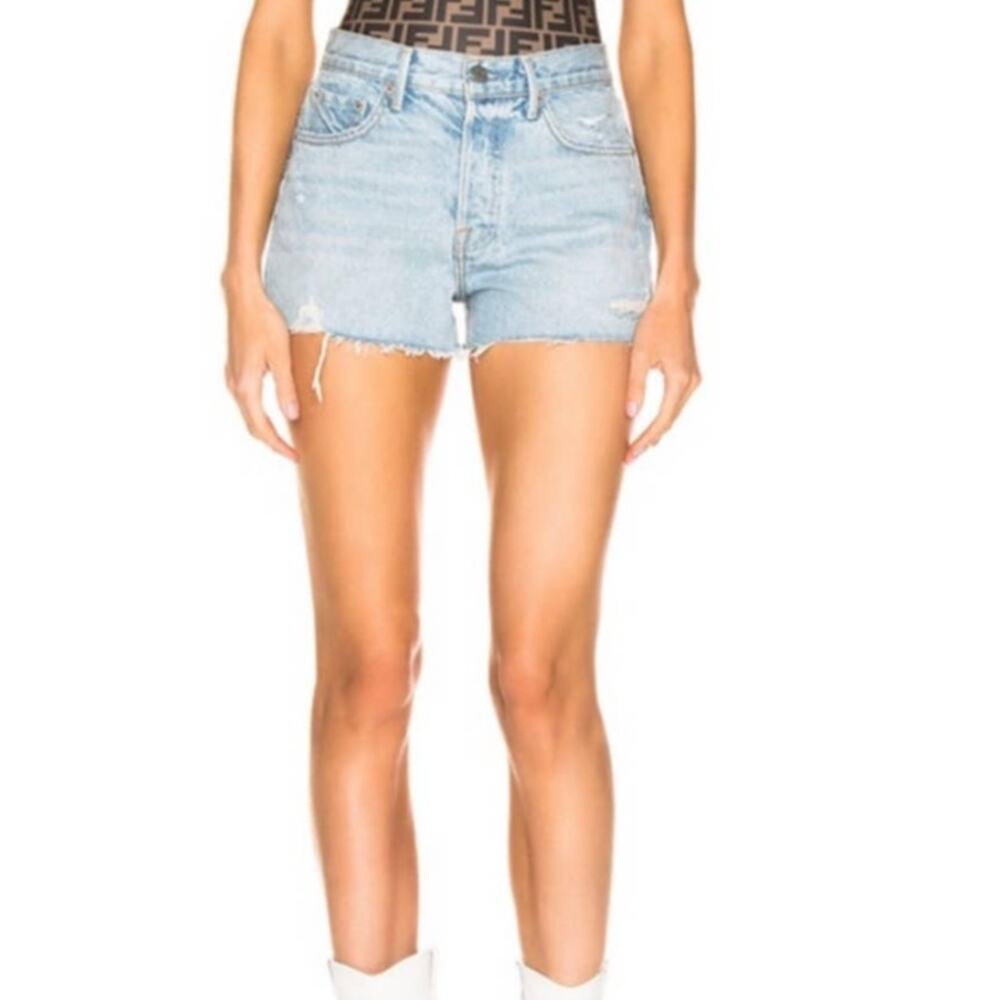 GRLFRND Kaia shorts in stepping stone 27